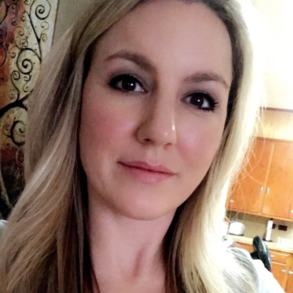 Meet your Posher, Jessica - Picture 3 of 3